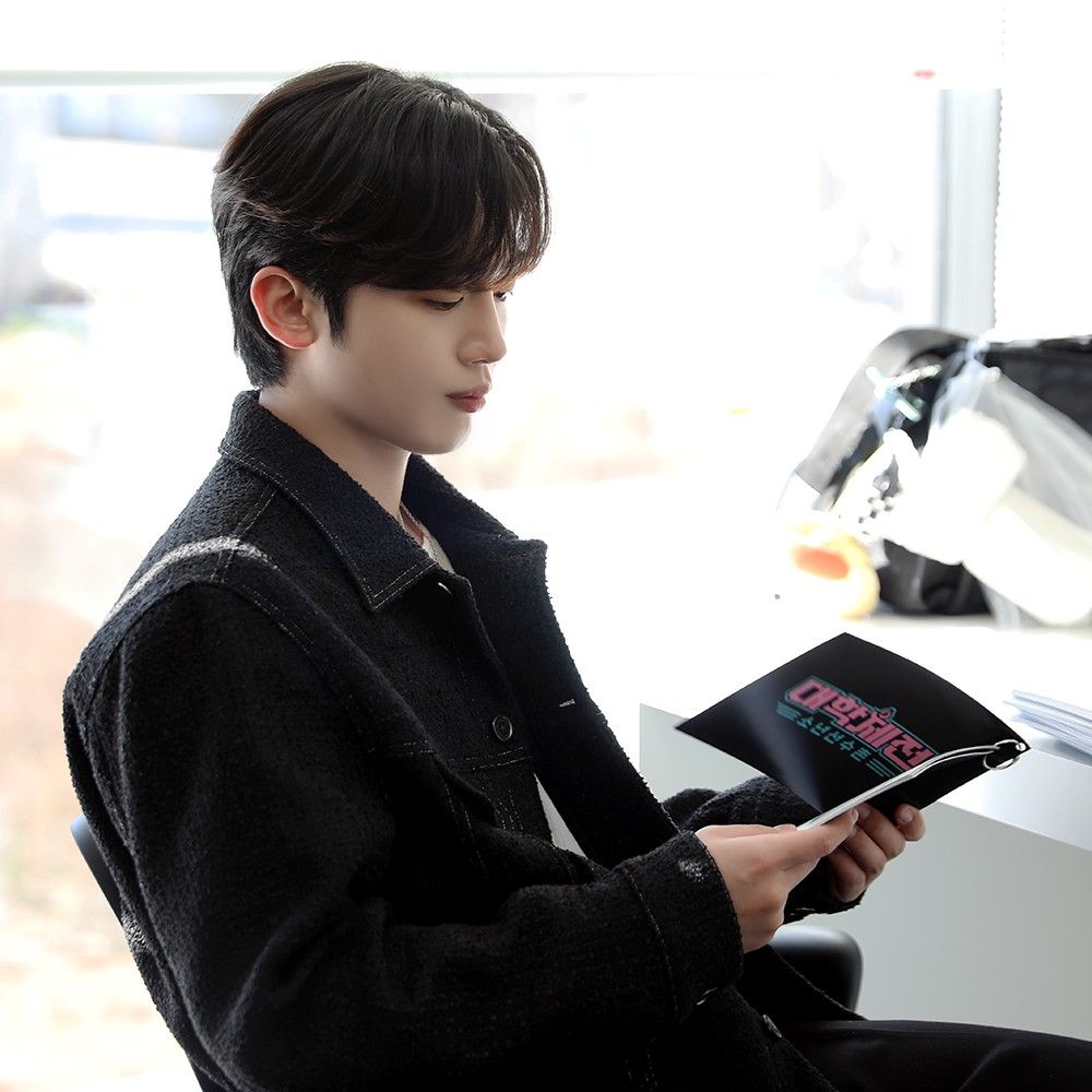 Behind-the-scenes cut of Kim Yohan (WEi)