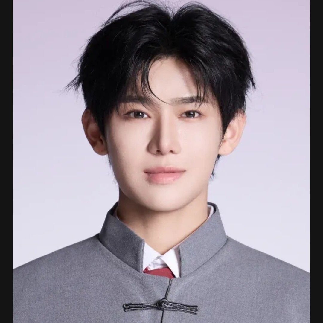 Latest photo of Yi Chen