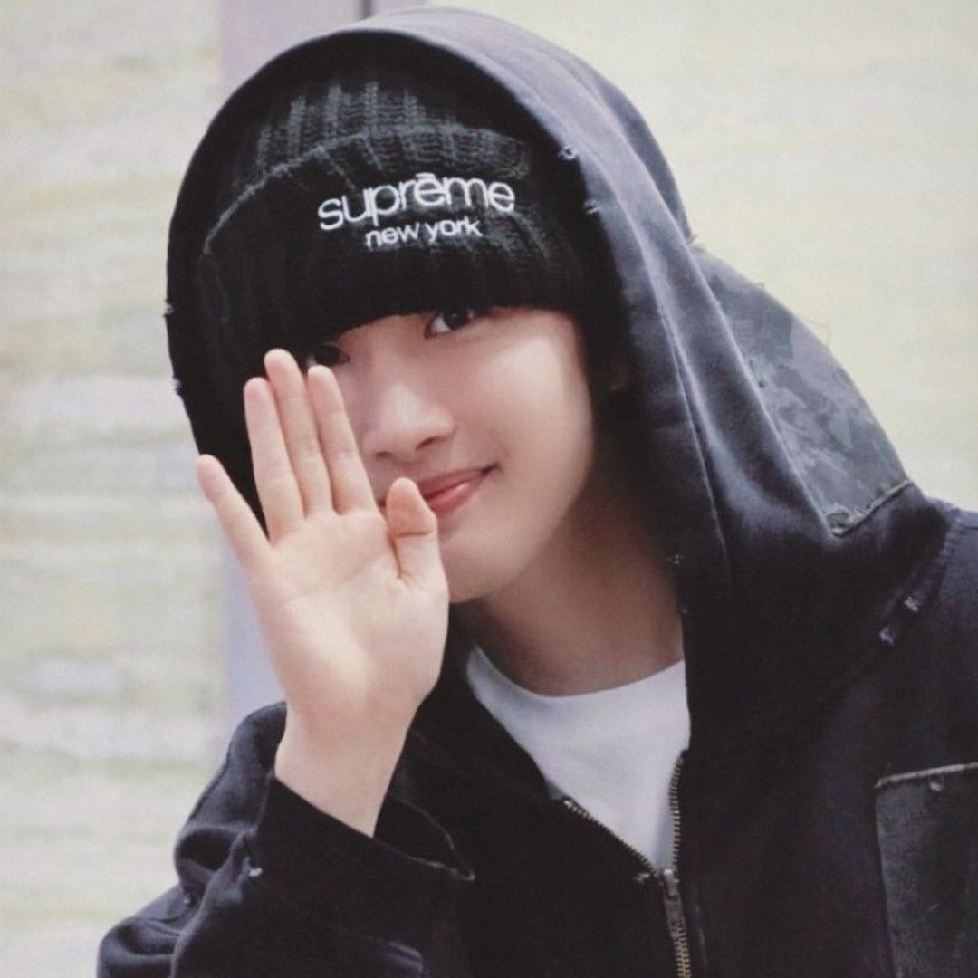 Foto terbaru Hui (PENTAGON)