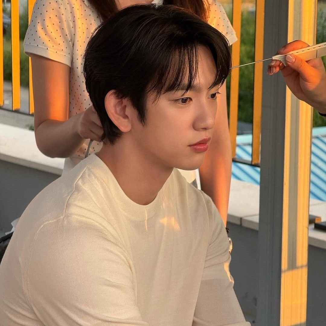Latest photo of Jinyoung (GOT7)