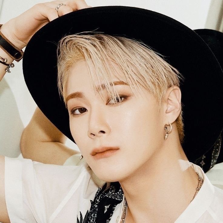 Latest photo of Moonbin (ASTRO)