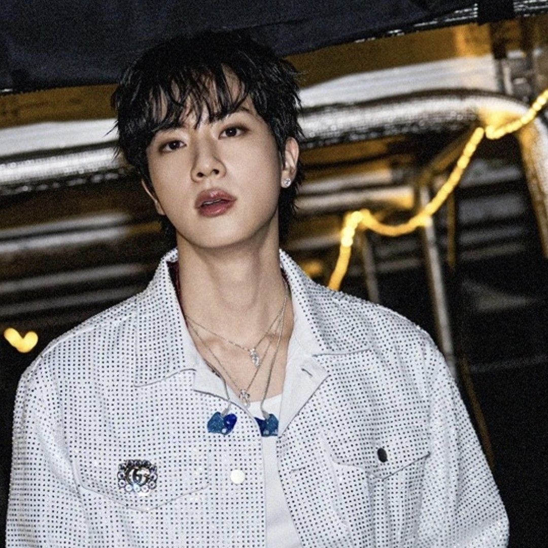 Momen yang diabadikan oleh penggemar Jin (BTS)