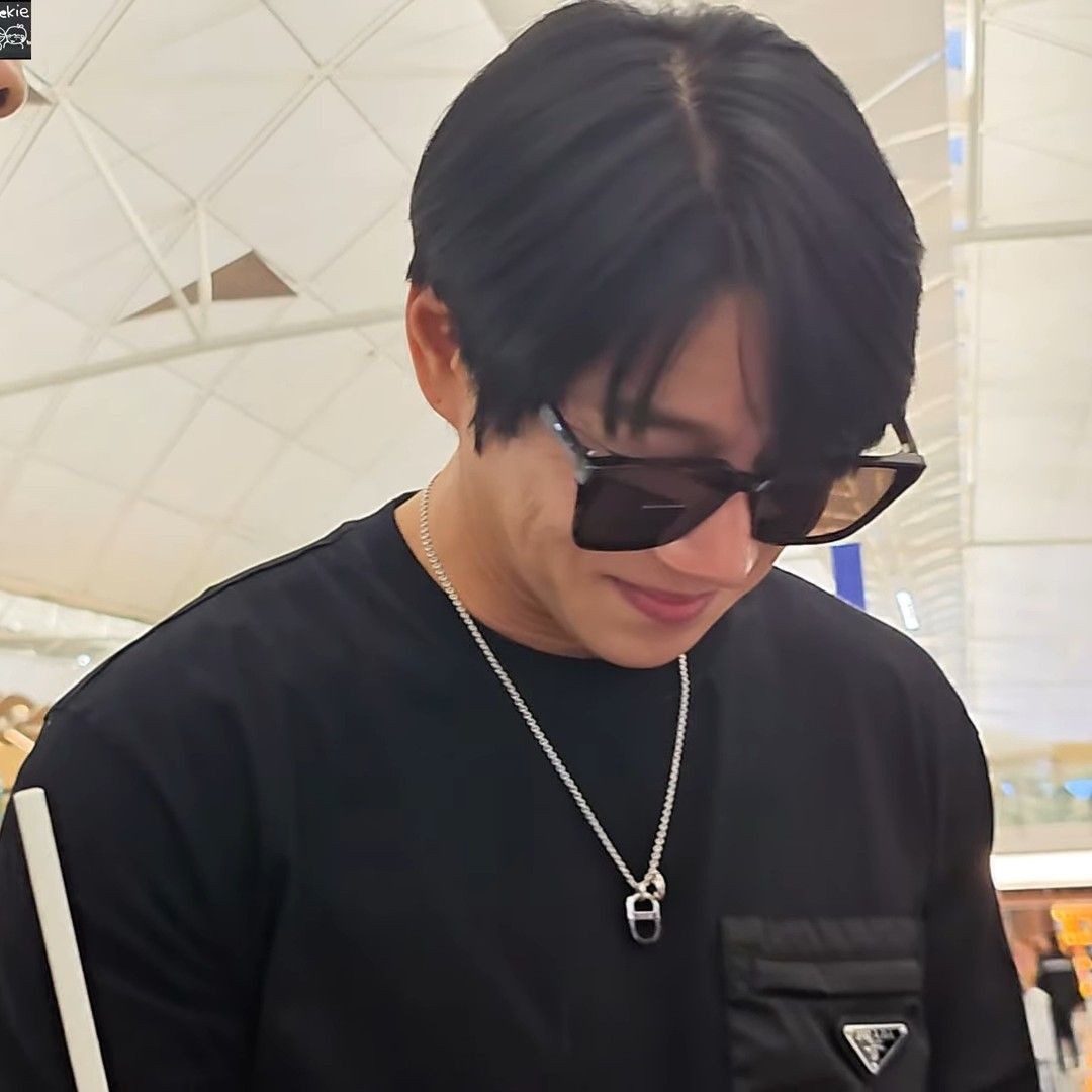 Recent activity shot of Hwang Chiyeol