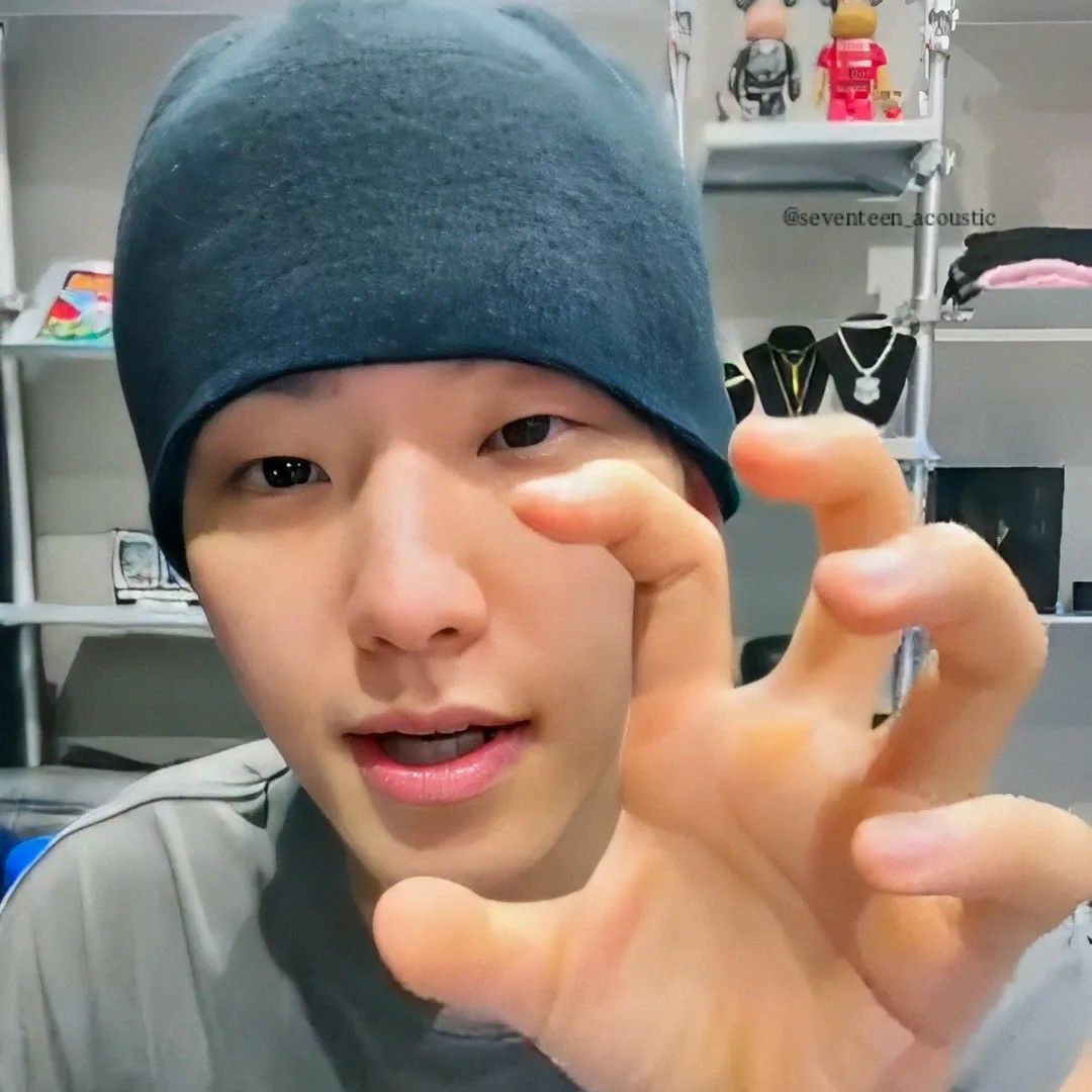 Foto aktivitas terbaru Hoshi (SEVENTEEN)