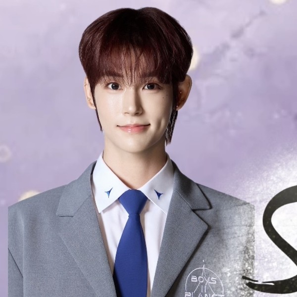 Signature photo of Seowon capturing their charm