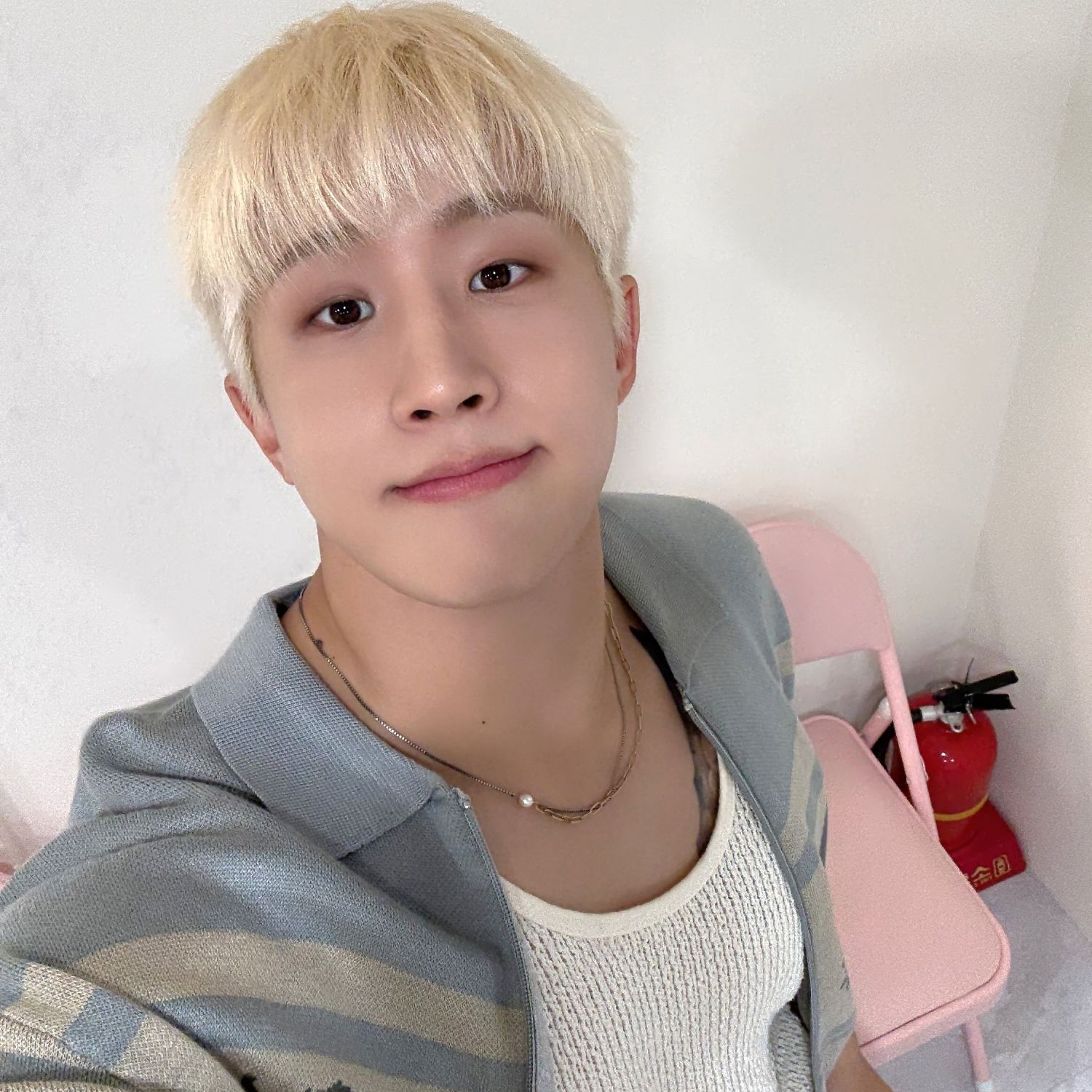 Behind-the-scenes cut of Jinjin (ASTRO)