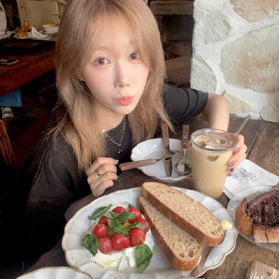 A moment captured by DREAMCATCHER's fan