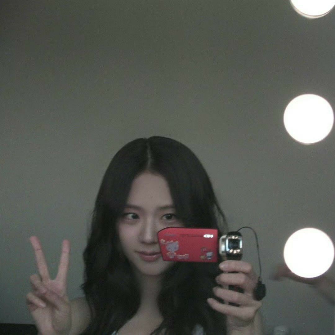 Recent activity shot of Jisoo (BLACKPINK)