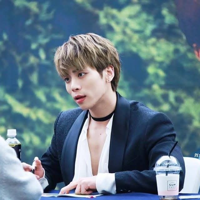 Behind-the-scenes cut of Jonghyun (SHINee)