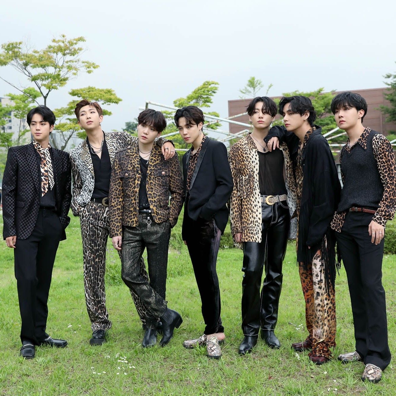 Behind-the-scenes cut of BTS