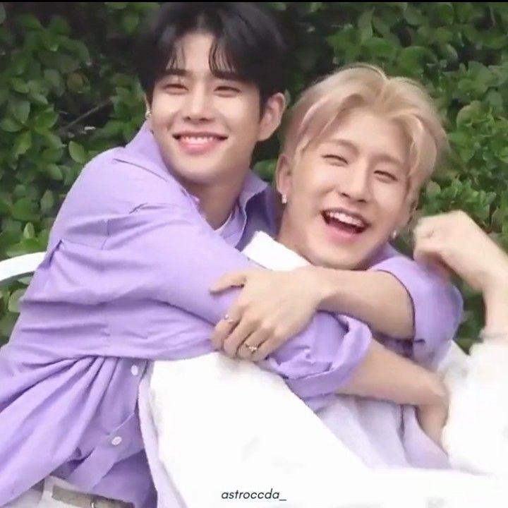 A moment captured by MJ (ASTRO)'s fan