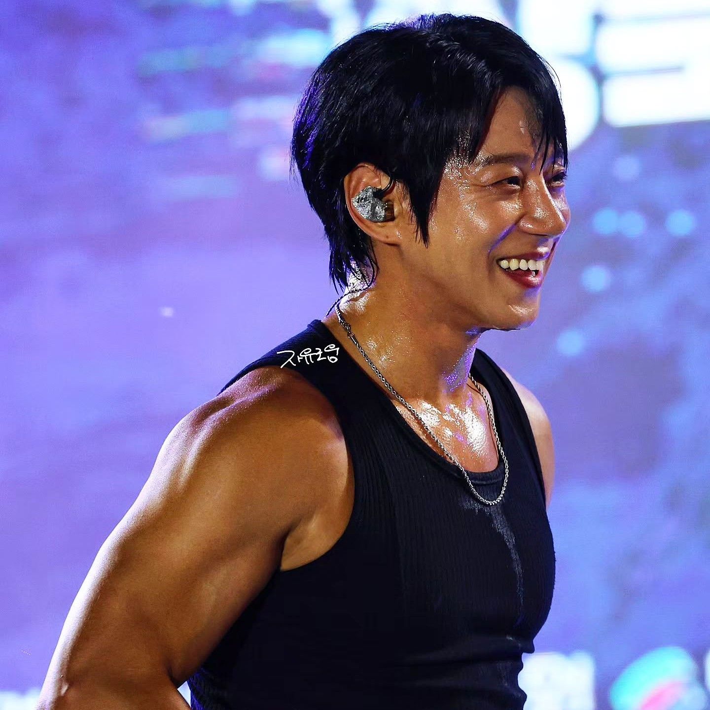 A moment captured by Hwang Chiyeol's fan