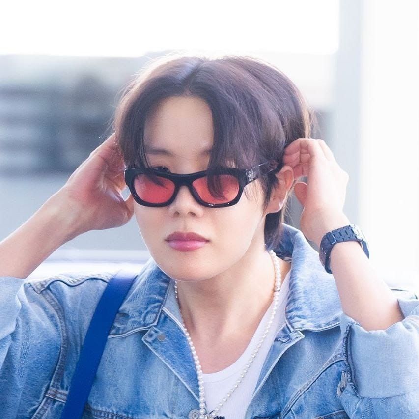 Foto aktivitas terbaru j-hope (BTS)