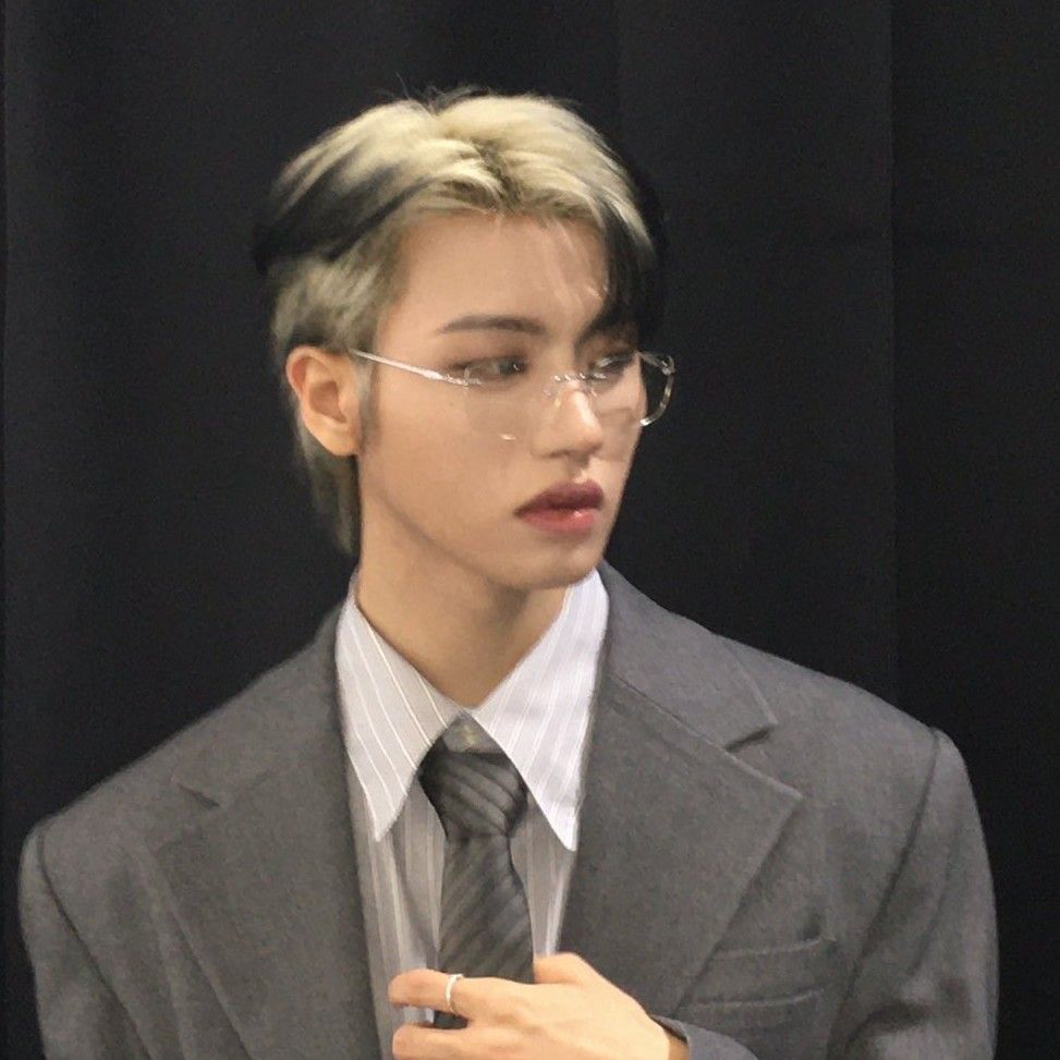 Behind-the-scenes cut of Huiwon (n.SSign)