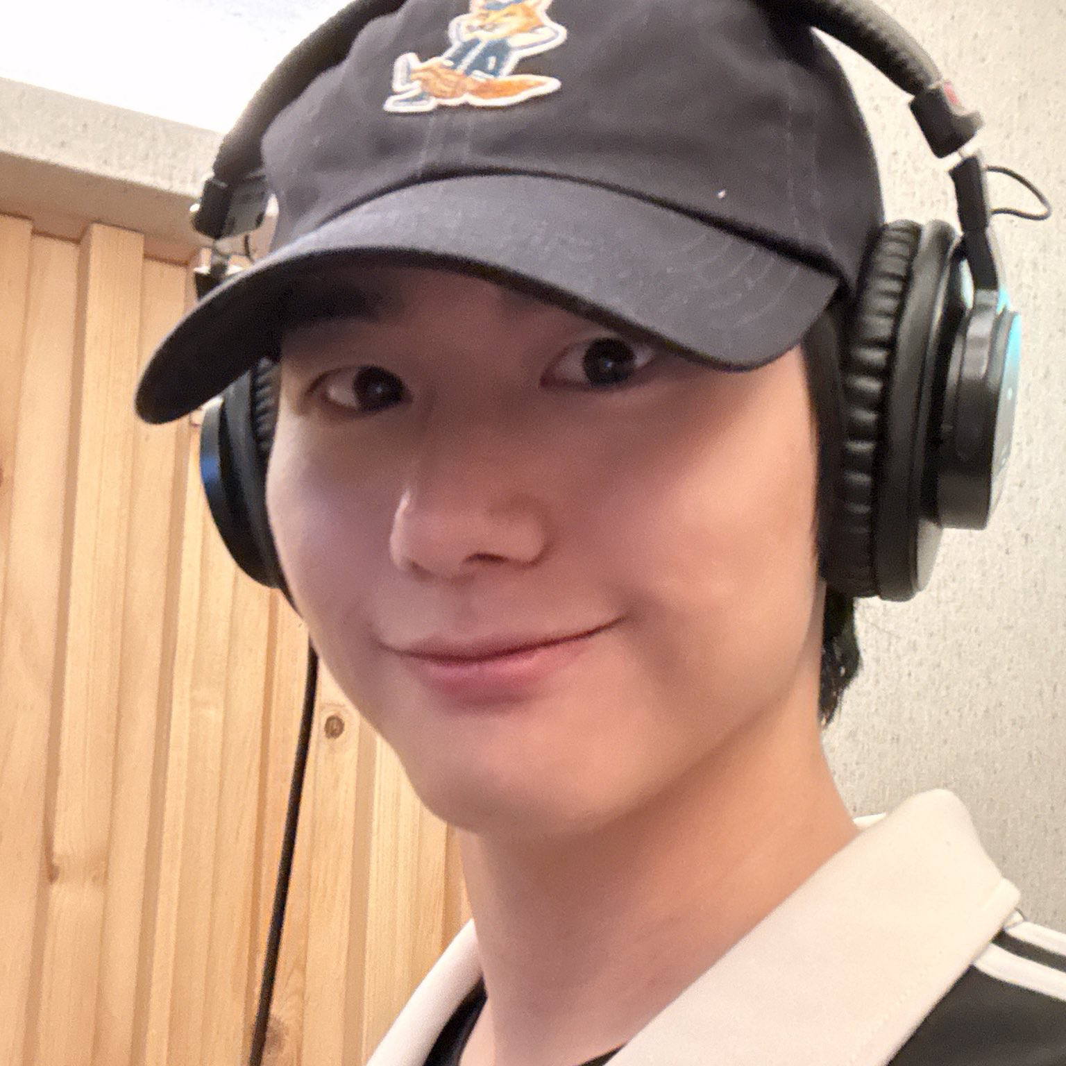 Foto terbaru Kang Seungsik (VICTON)