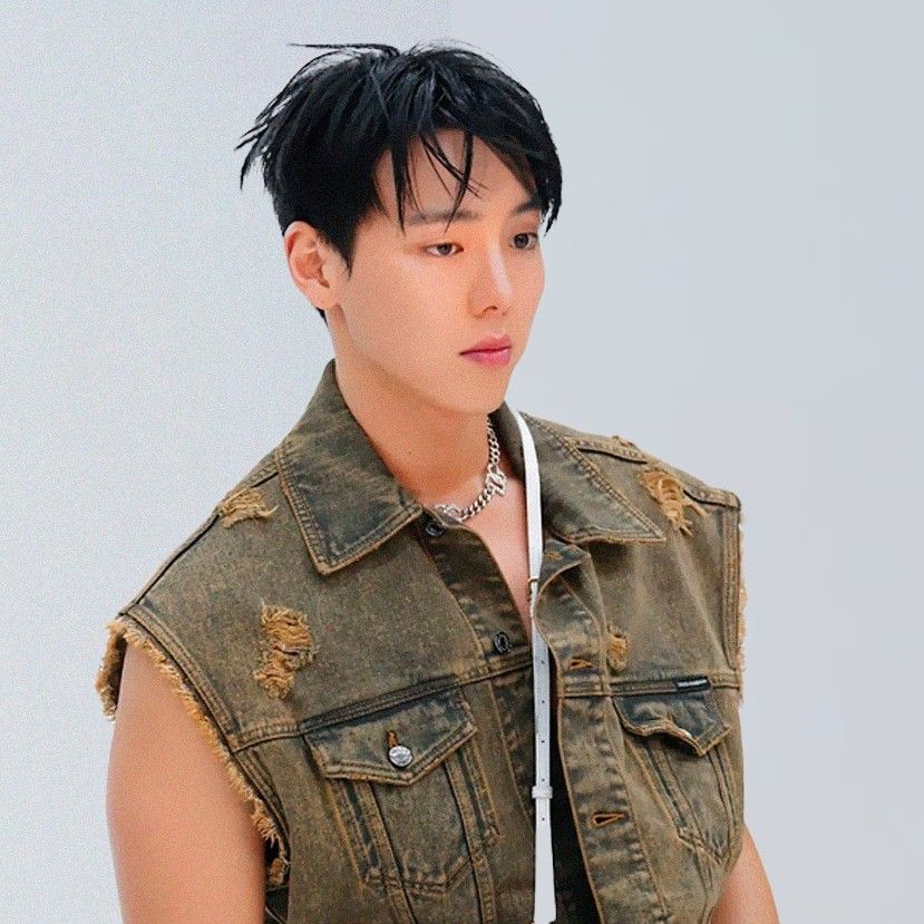 Behind-the-scenes cut of Shownu (MONSTA X)