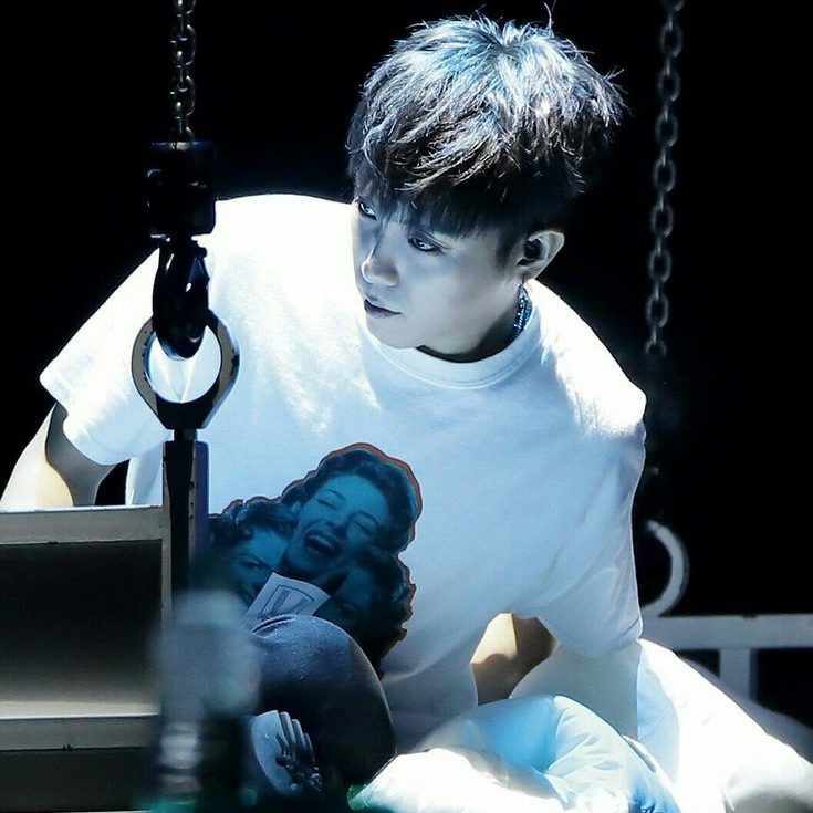 ウン・ジウォン (SECHSKIES)の舞台裏ショット