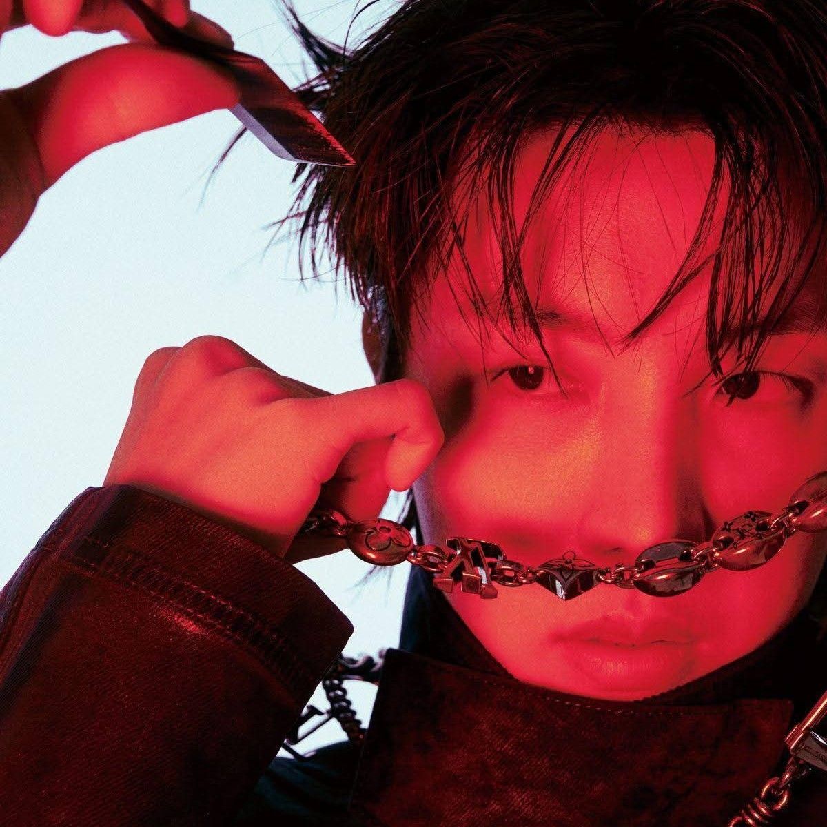 Momen yang diabadikan oleh penggemar j-hope (BTS)