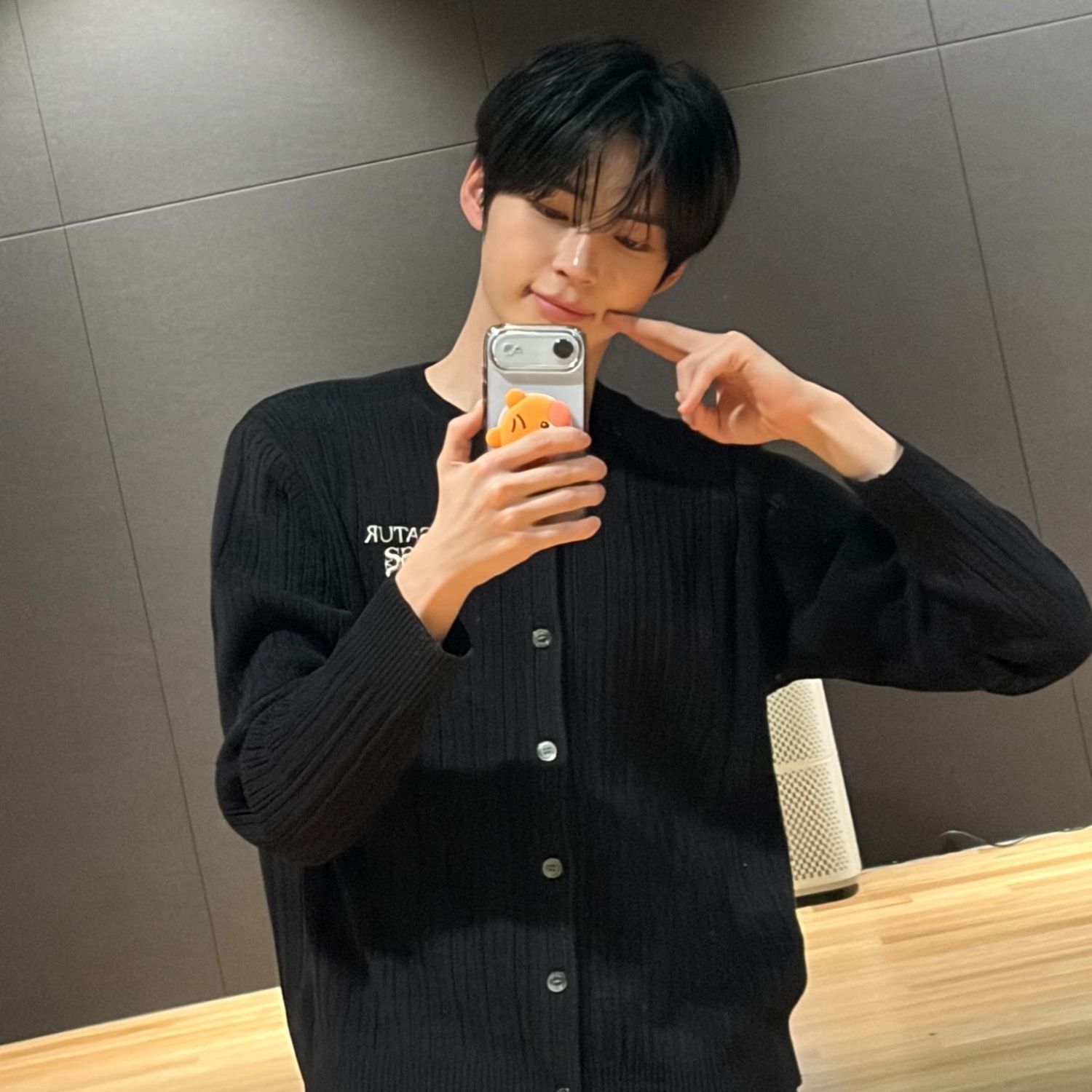 Latest photo of Sung Hanbin (ZEROBASEONE)