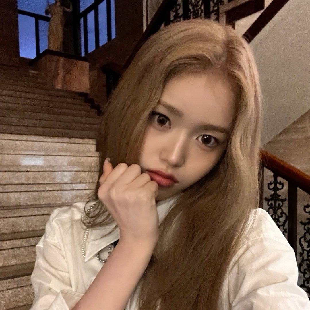 Recent activity shot of Jeong Saebi (izna)