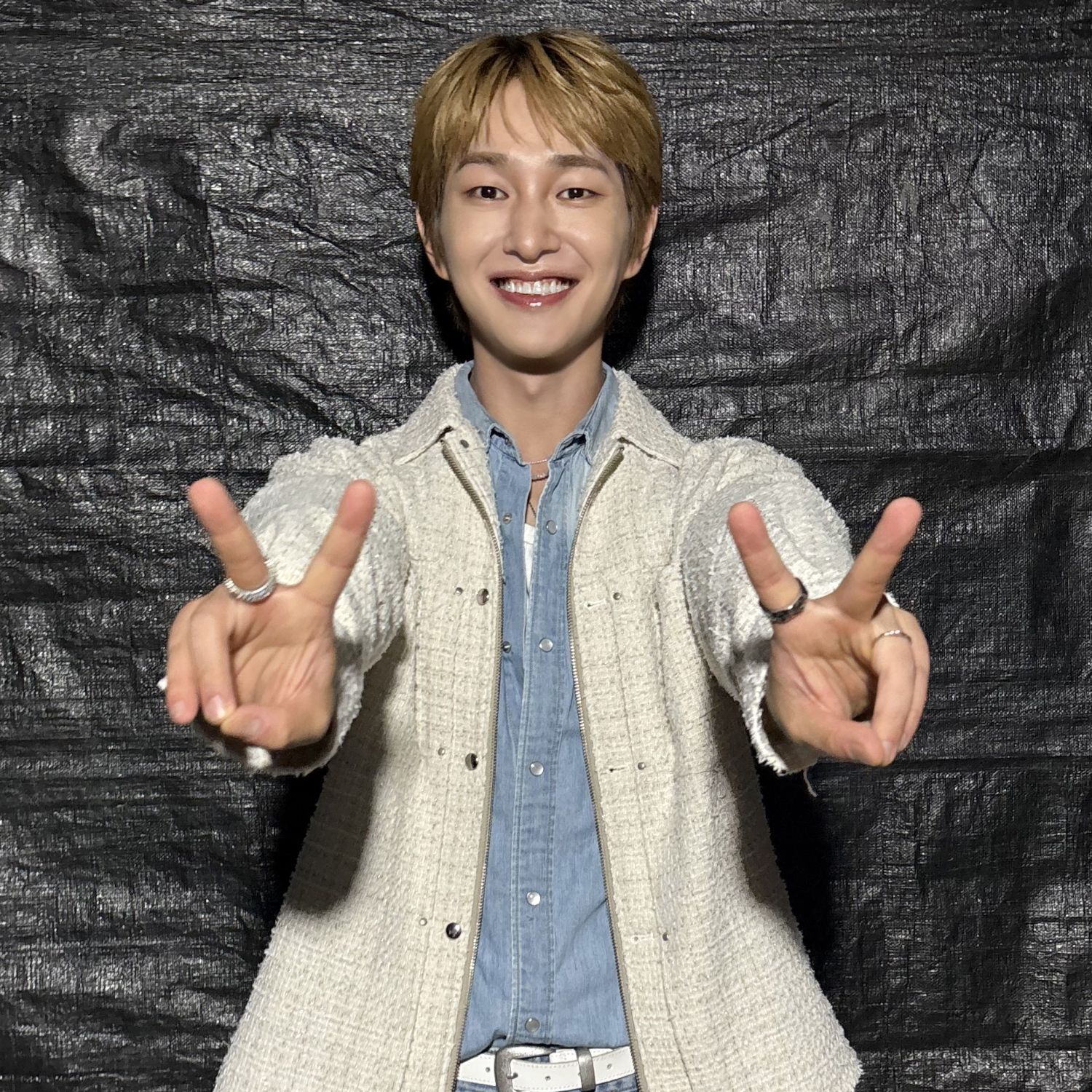 Behind-the-scenes cut of Onew (SHINee)