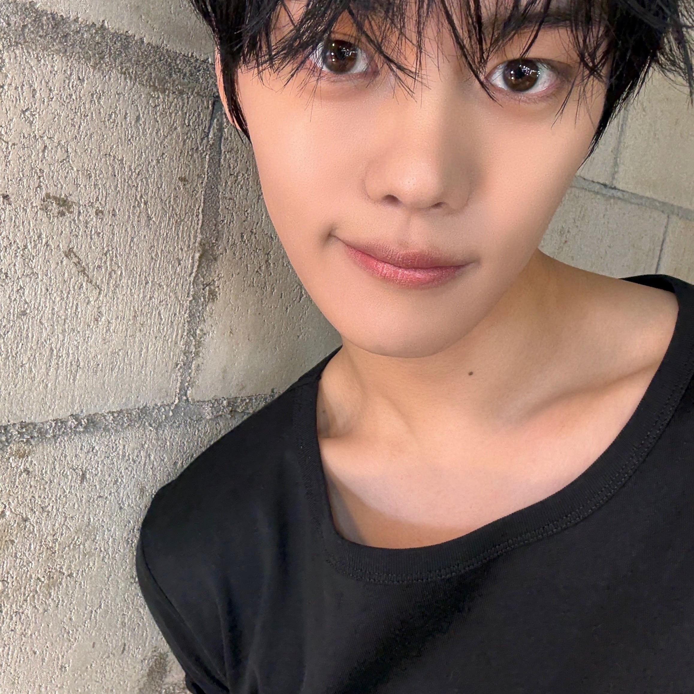 Latest photo of Kim Gyuvin (ZEROBASEONE)