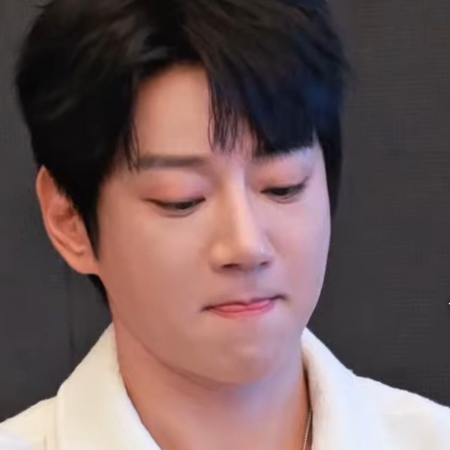 Behind-the-scenes cut of Hwang Chiyeol