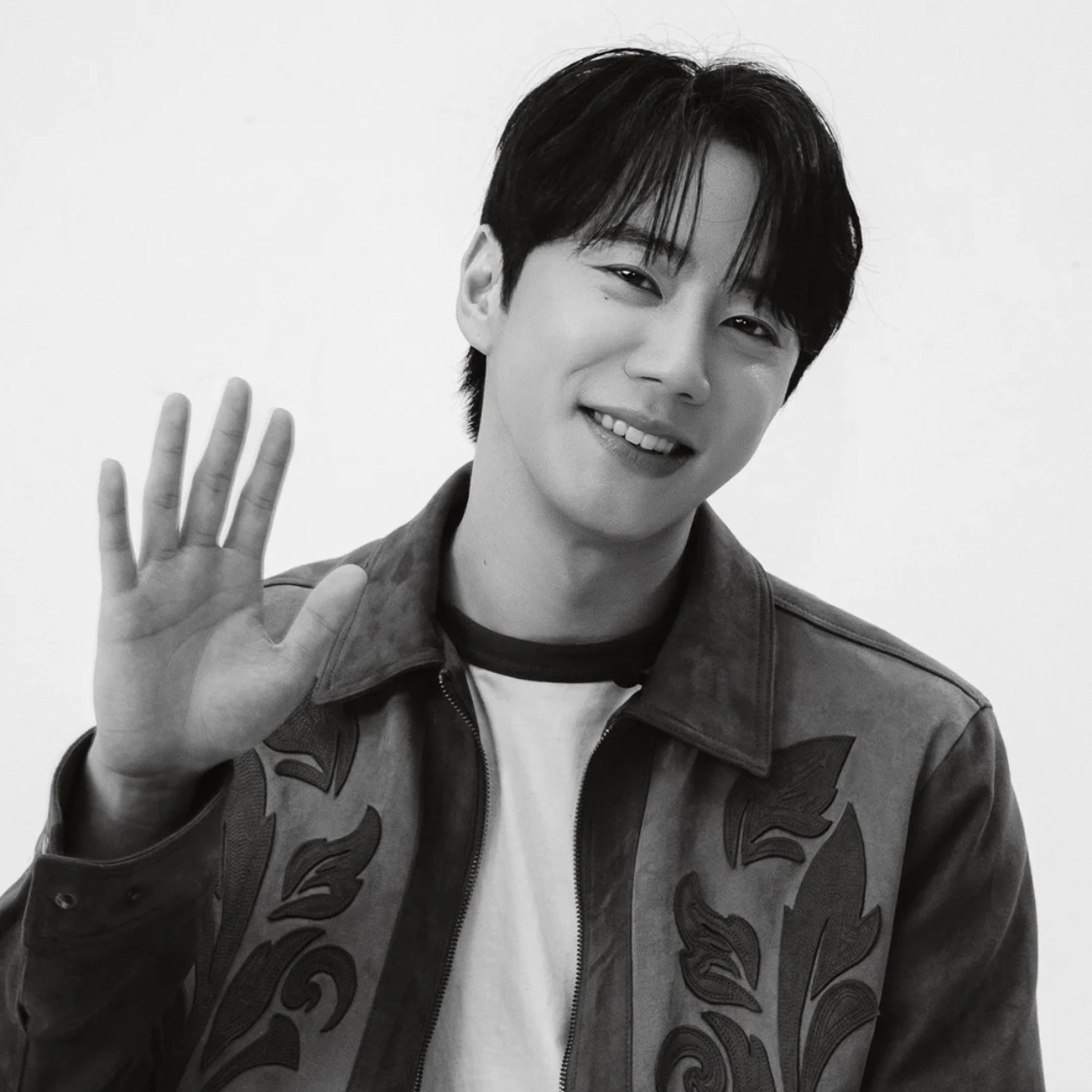 Behind-the-scenes cut of Lee Junyoung
