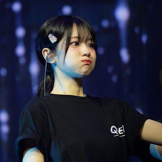 A moment captured by QWER's fan