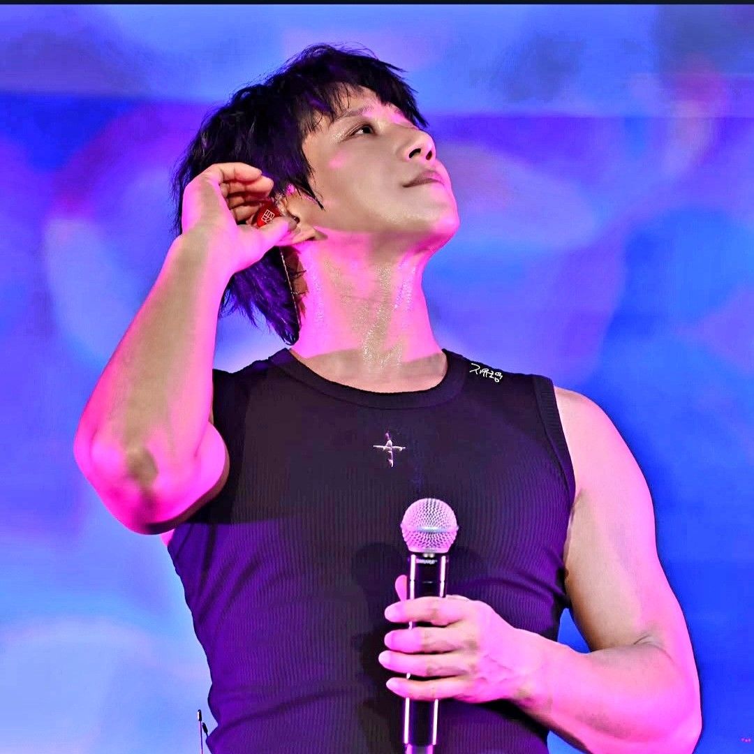 Recent activity shot of Hwang Chiyeol