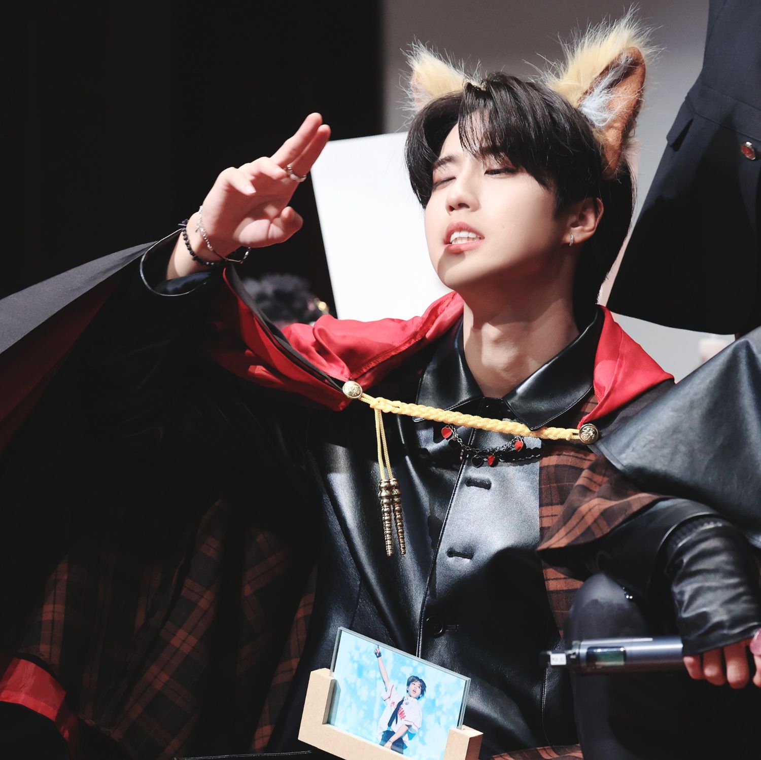 Behind-the-scenes cut of HAN (Stray Kids)