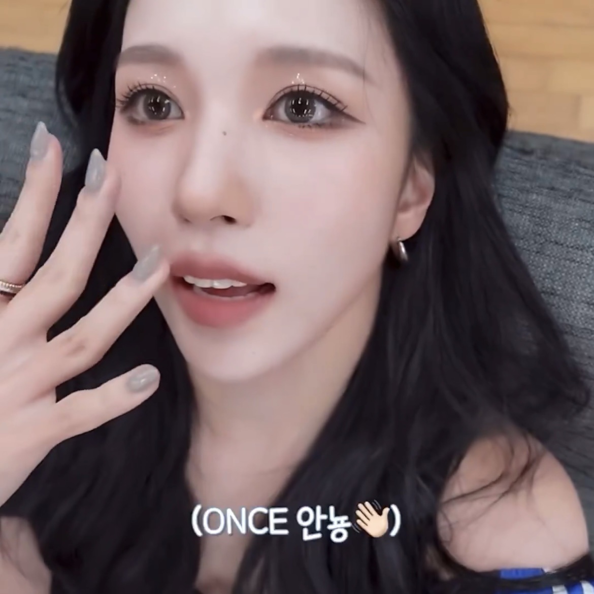 Behind-the-scenes cut of Mina (TWICE)