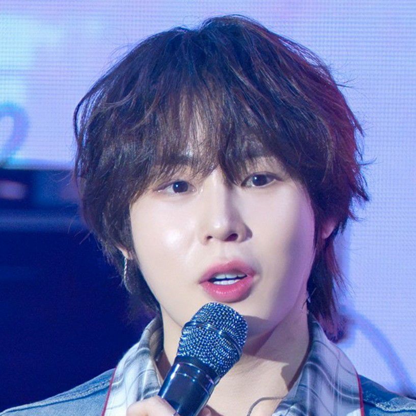 A moment captured by Ha Sungwoon's fan