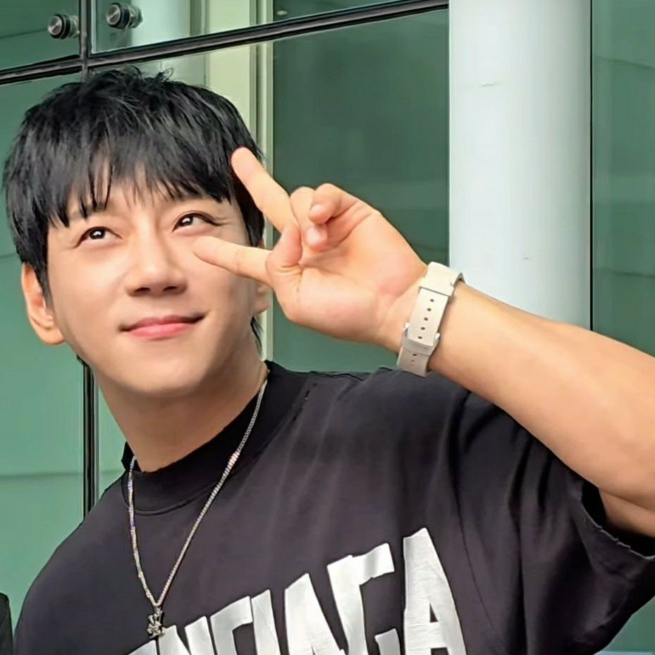 Behind-the-scenes cut of Hwang Chiyeol