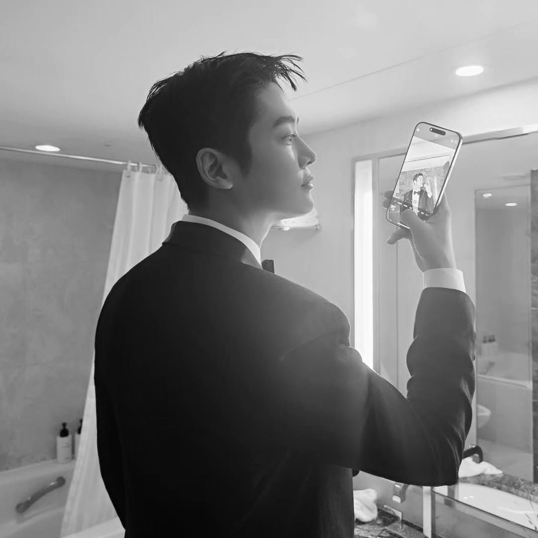 Foto aktivitas terbaru Rowoon