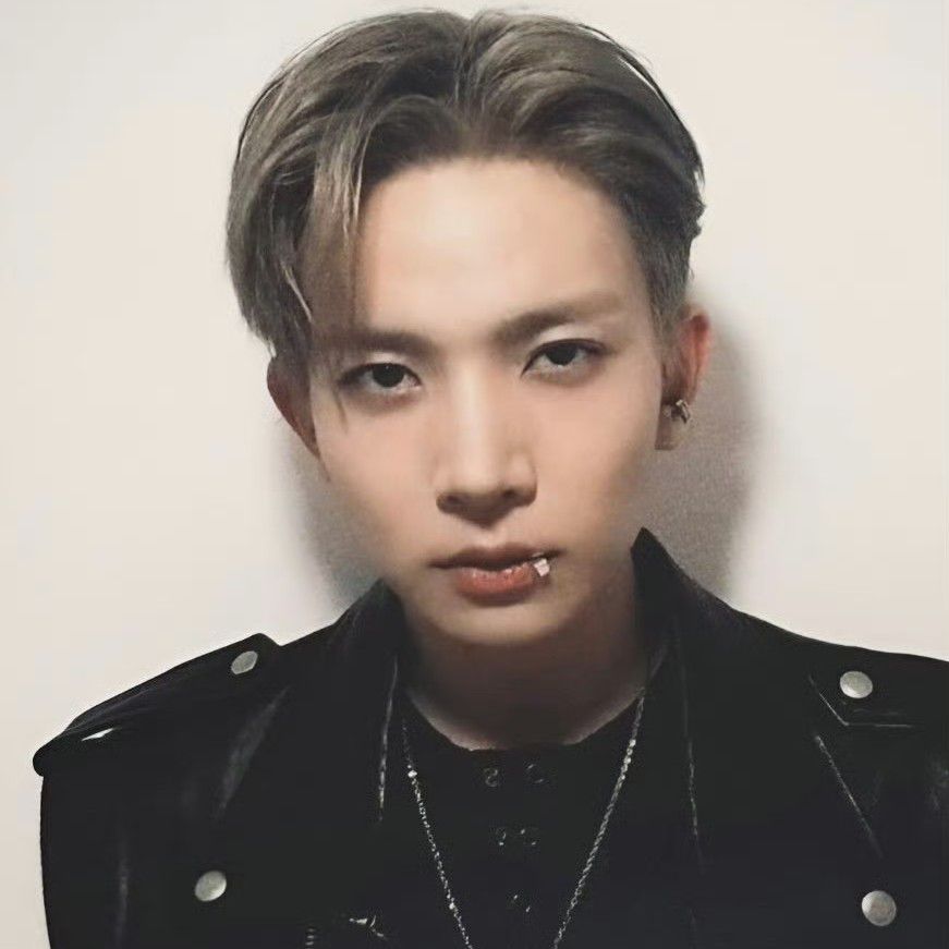 Foto terbaru Heeseung (ENHYPEN)