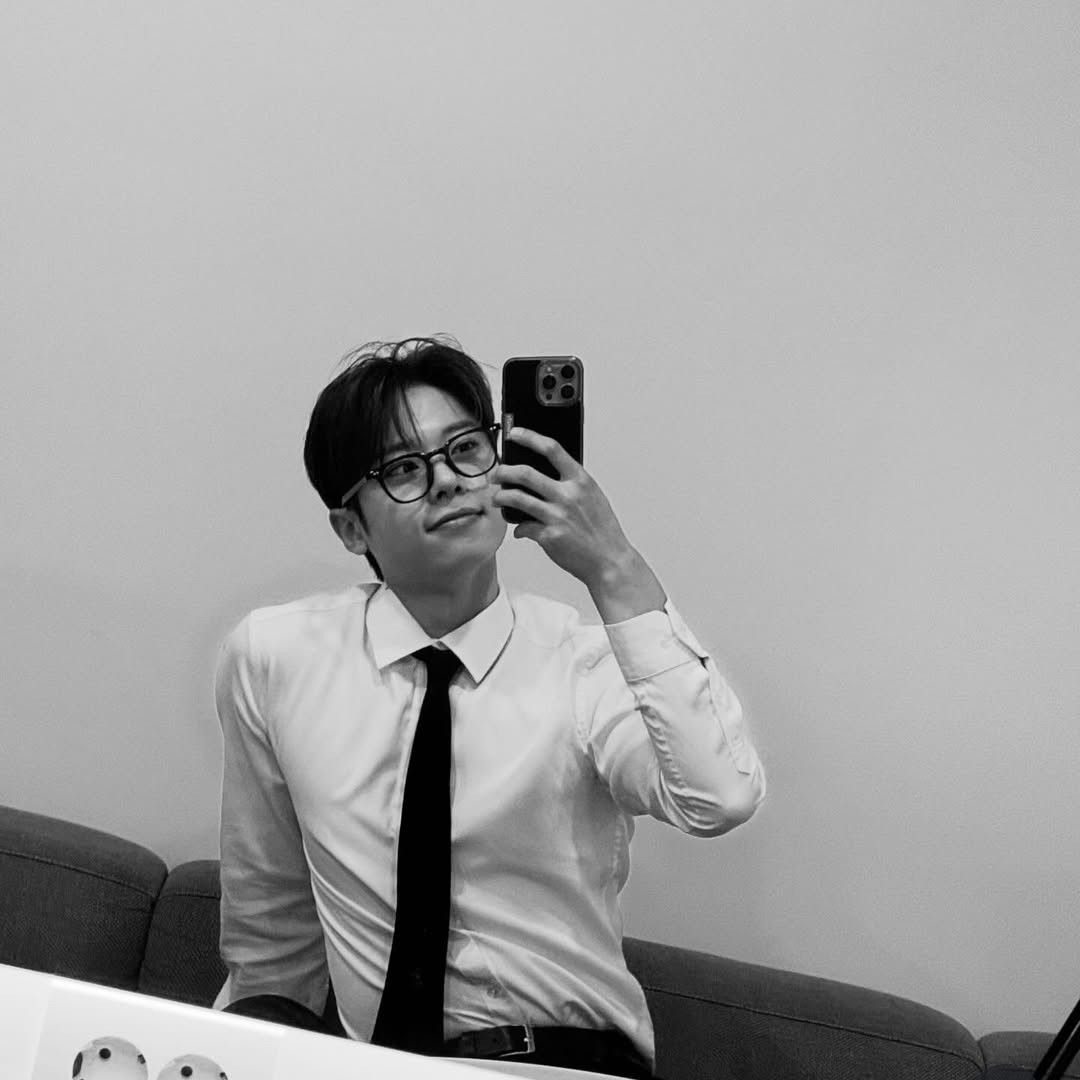 A moment captured by Kim Donghyun (AB6IX)'s fan