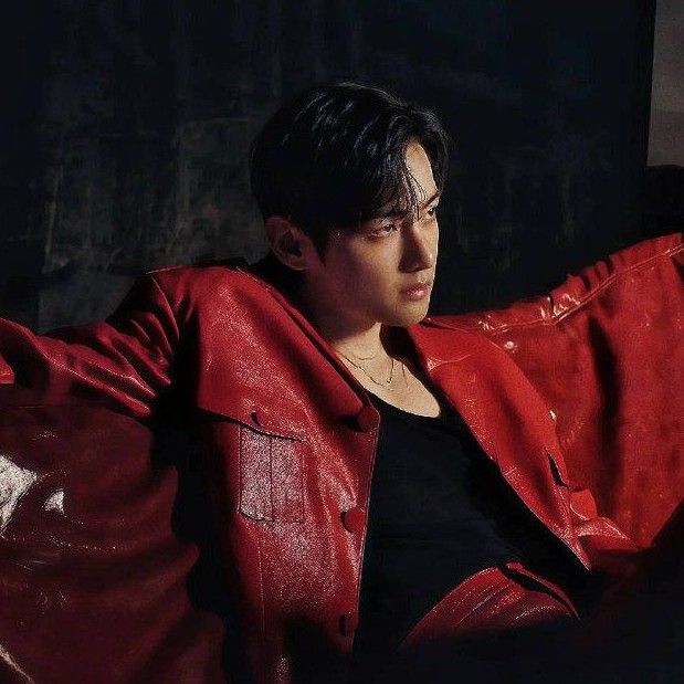 V (防彈少年團)的最新活動照片