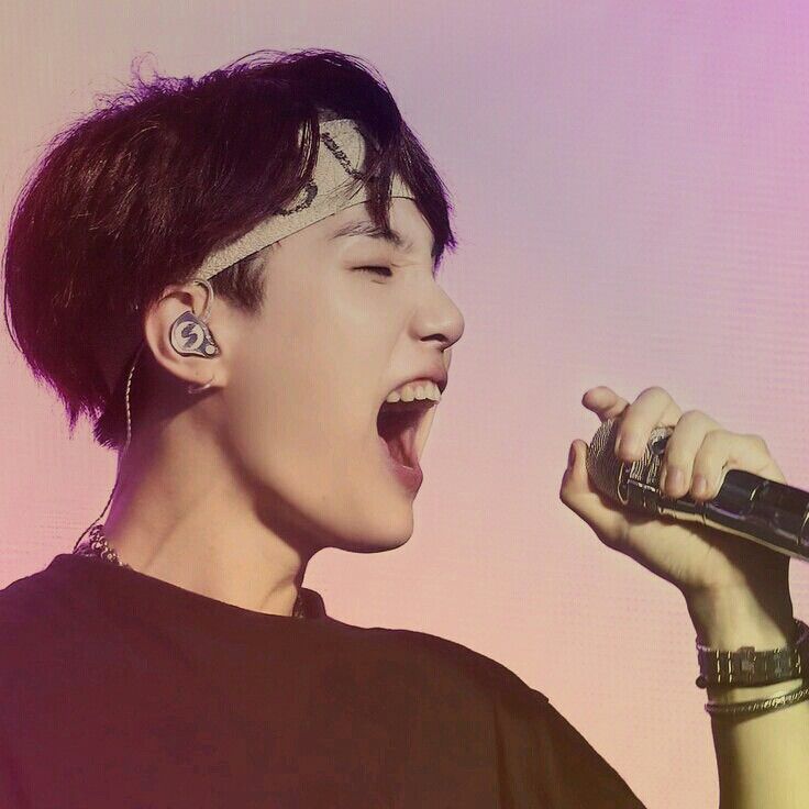 Potret di balik layar SUGA (BTS)