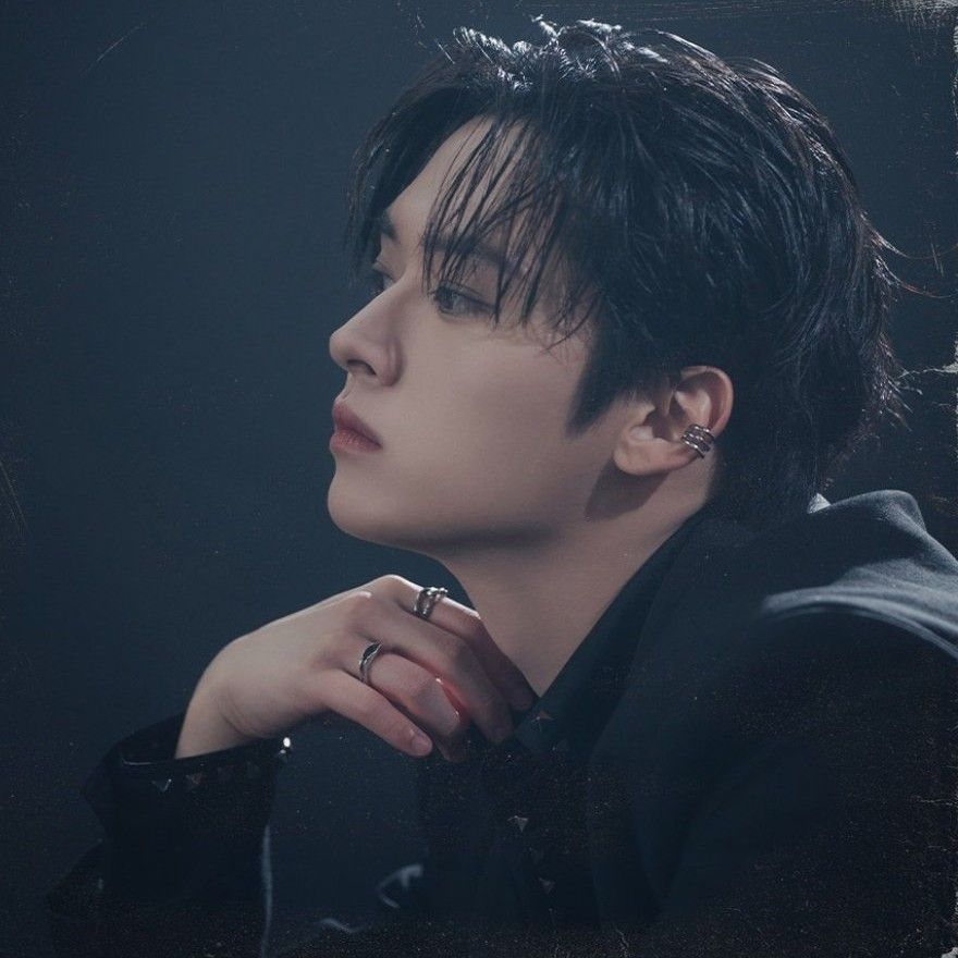 Latest photo of Lee Know (Stray Kids)