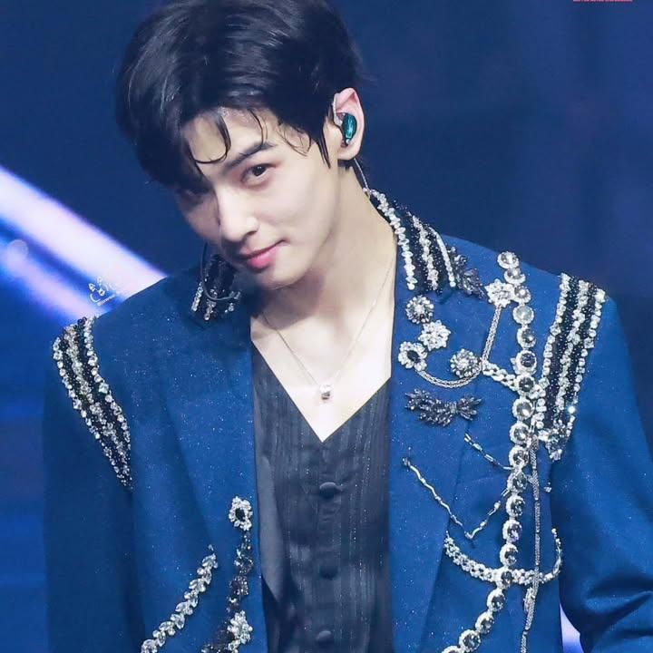 A moment captured by Eunwoo (ASTRO)'s fan