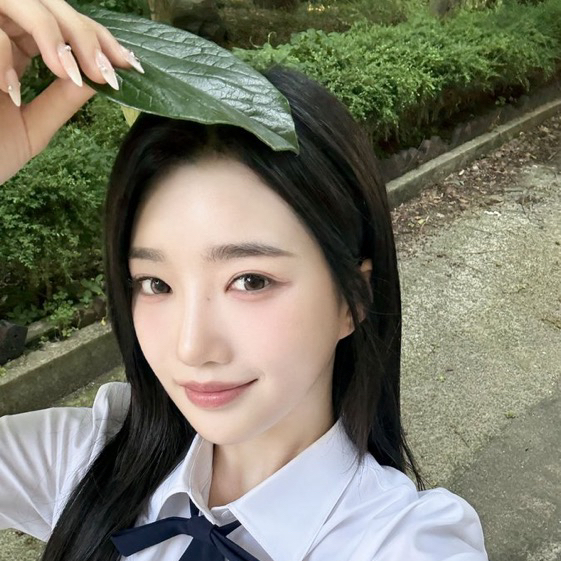 Recent activity shot of Kim Yooyeon (tripleS)