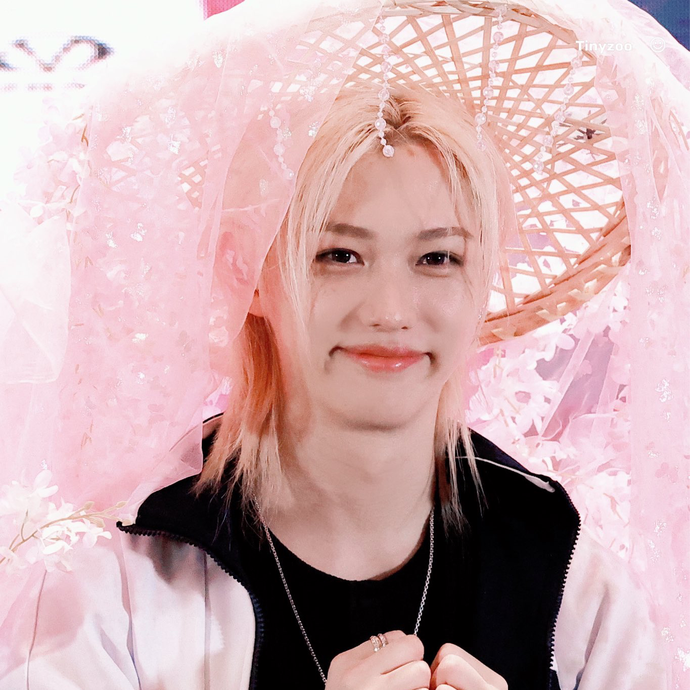 Latest photo of Felix (Stray Kids)