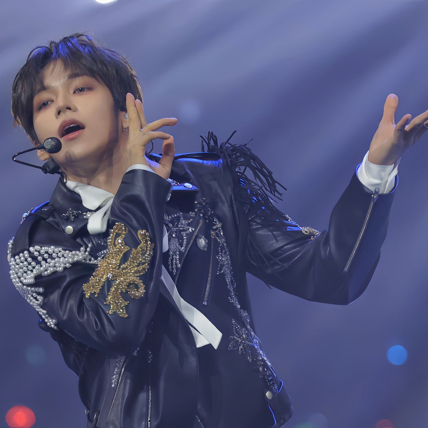 A moment captured by JL (AHOF)'s fan