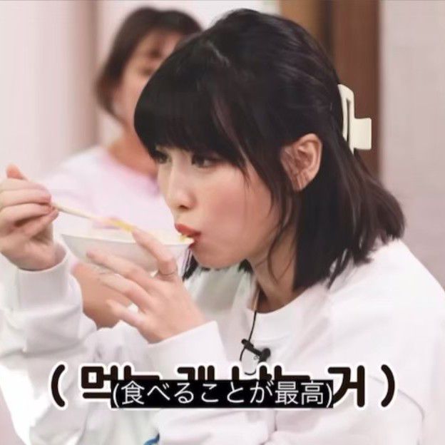 Behind-the-scenes cut of Momo (TWICE)