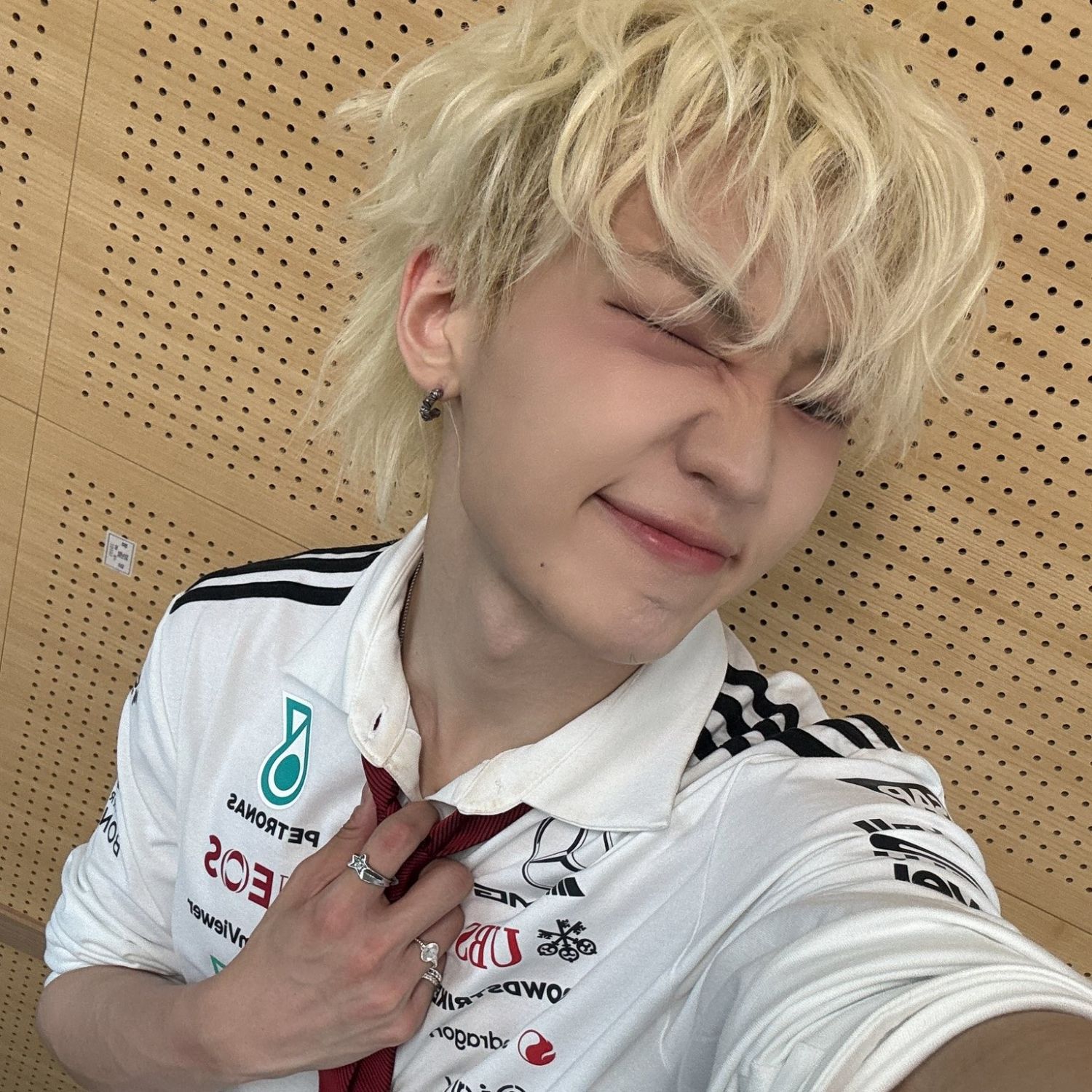 Behind-the-scenes cut of Junhyeok (TNX)