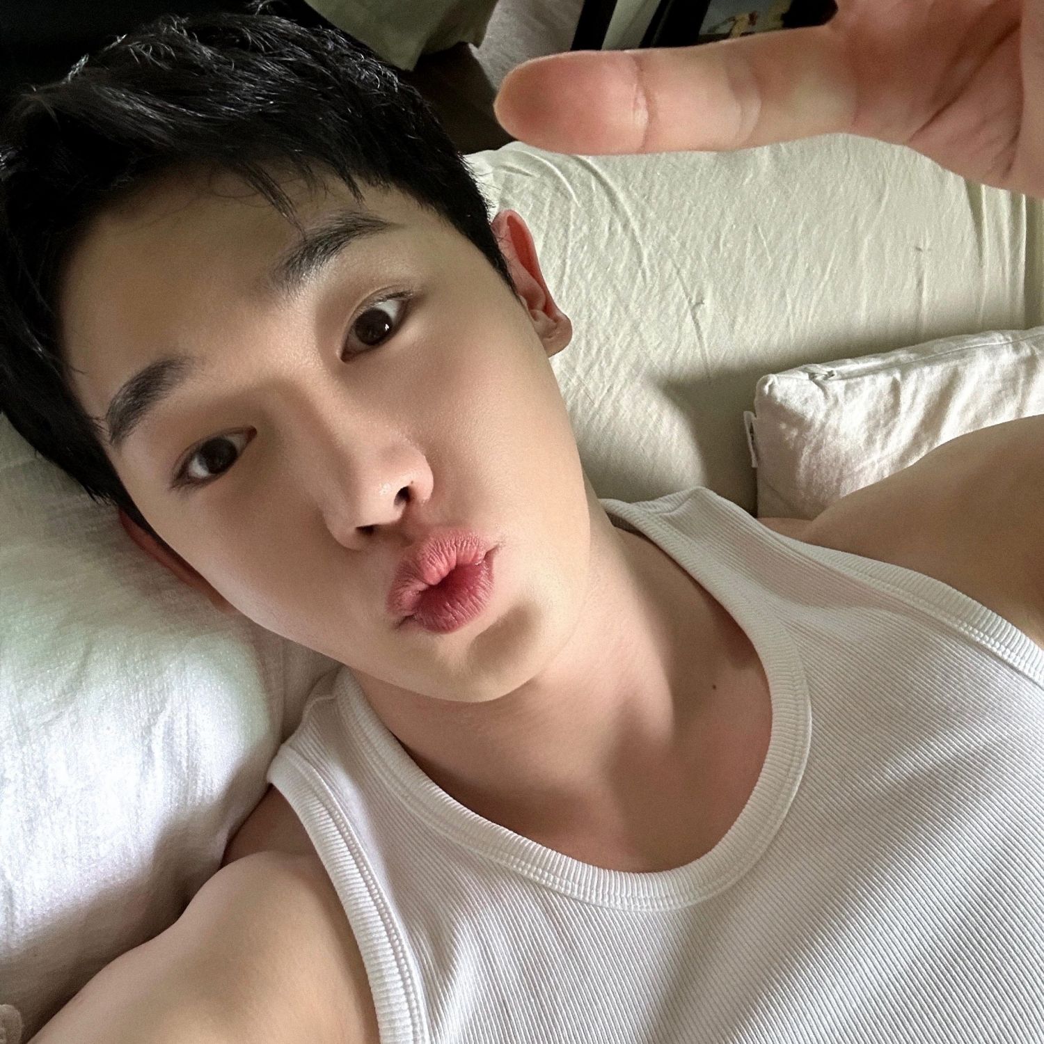 A moment captured by Wonho's fan