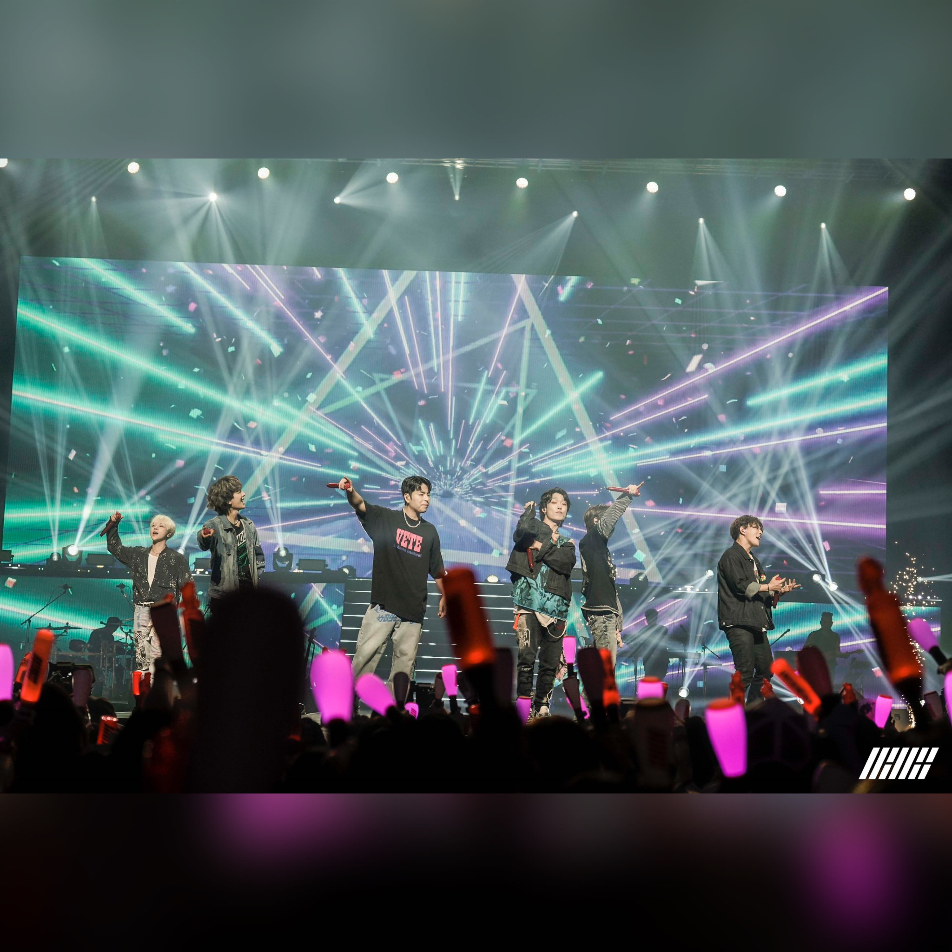 A moment captured by iKON's fan