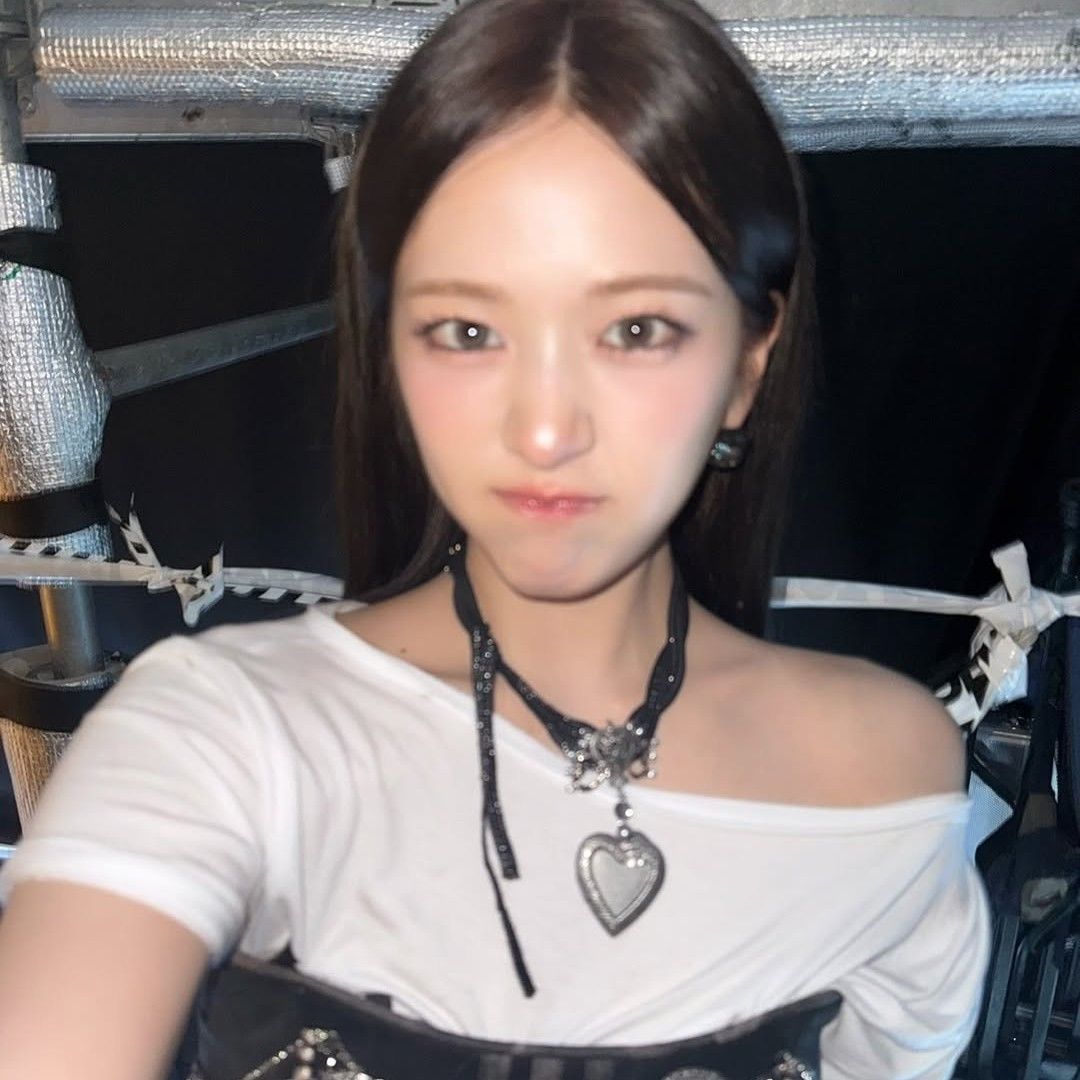 Foto aktivitas terbaru An Yujin (IVE)