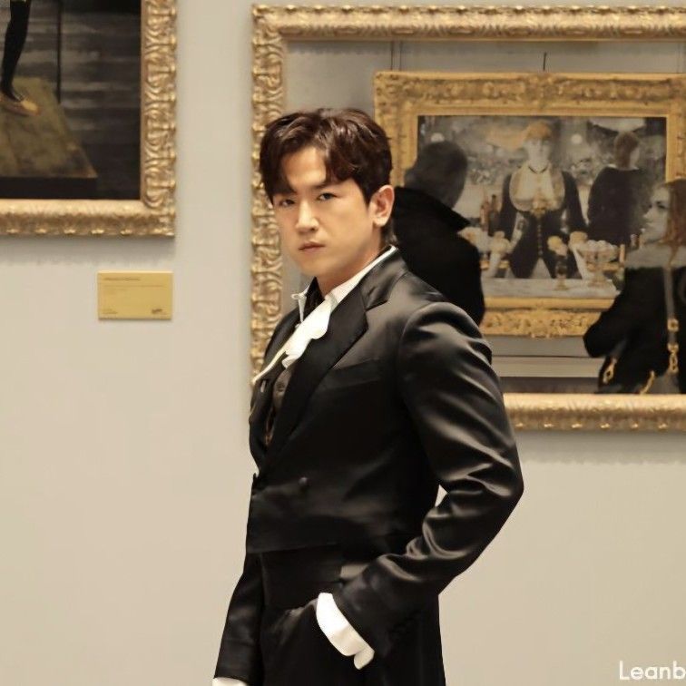 Latest photo of Lee Minwoo (SHINHWA)